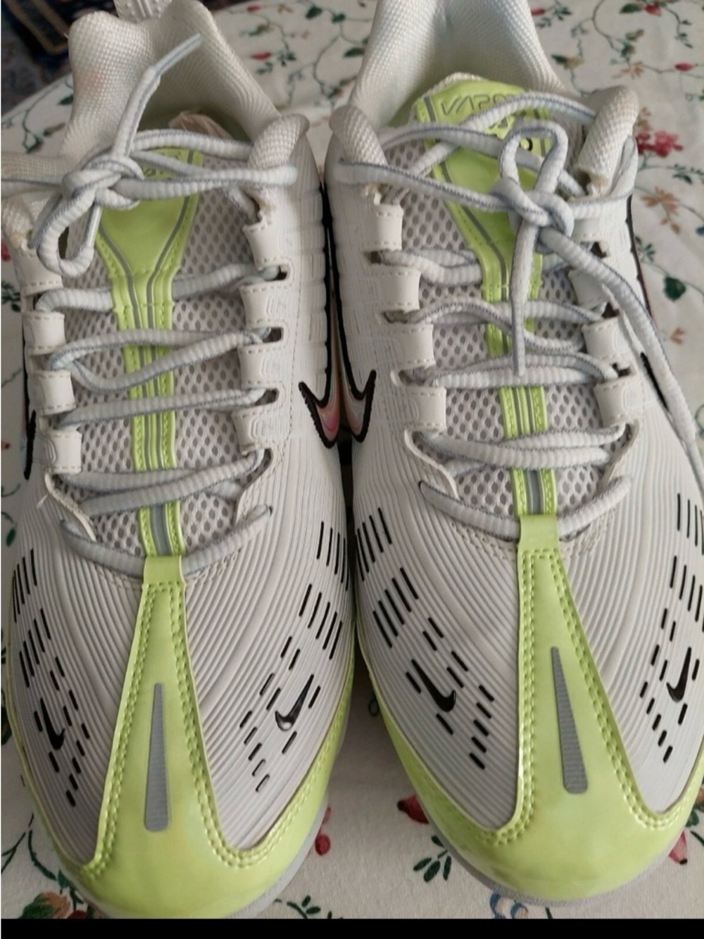 Nike White & Lime Green Running Shoes